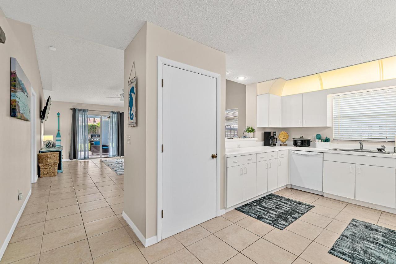 Serene Seaside Retreat - Dog Friendly - 2Br Townhouse With Shared Heated Pool Steps To Paradise Beach! Melbourne Exterior foto