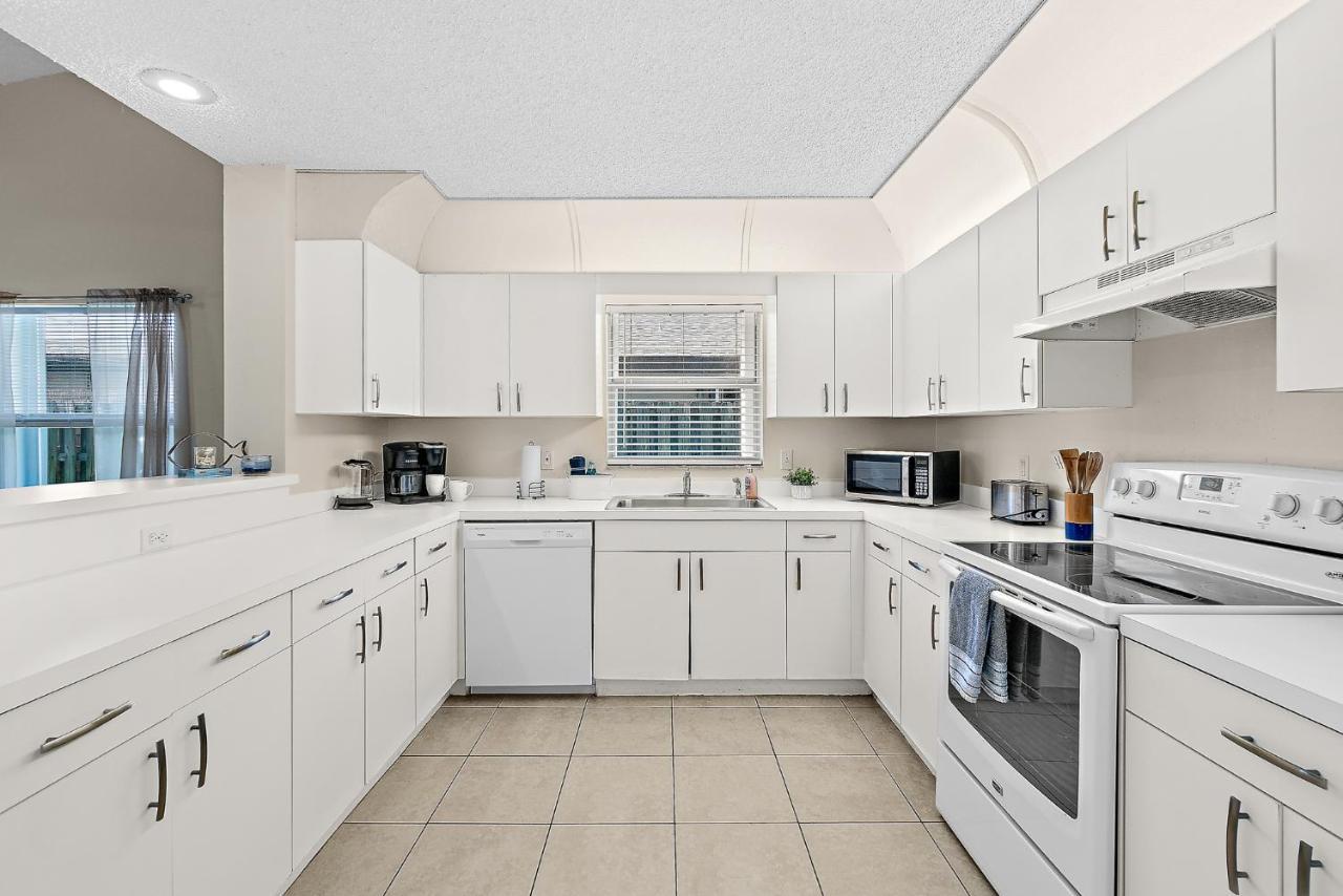 Serene Seaside Retreat - Dog Friendly - 2Br Townhouse With Shared Heated Pool Steps To Paradise Beach! Melbourne Exterior foto