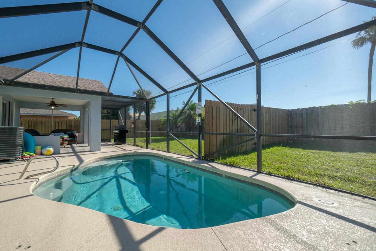Serene Seaside Retreat - Dog Friendly - 2Br Townhouse With Shared Heated Pool Steps To Paradise Beach! Melbourne Exterior foto